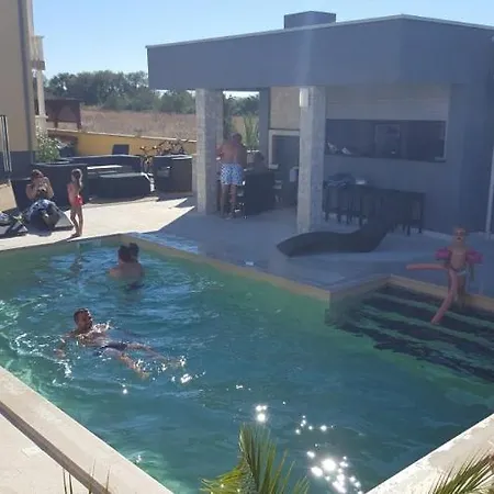 In ゲストハウス 3*